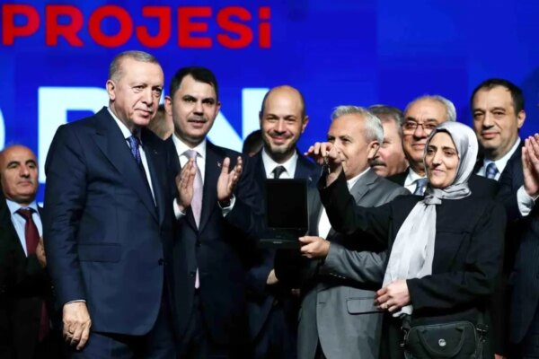 Başkan Albayrak, ‘Ev Sahibi Türkiye Yüzyılın Konut Projesi’ programına katıldı baskan albayrak ev sahibi turkiye yuzyilin konut projesi programina katildi V743j2yd.jpg