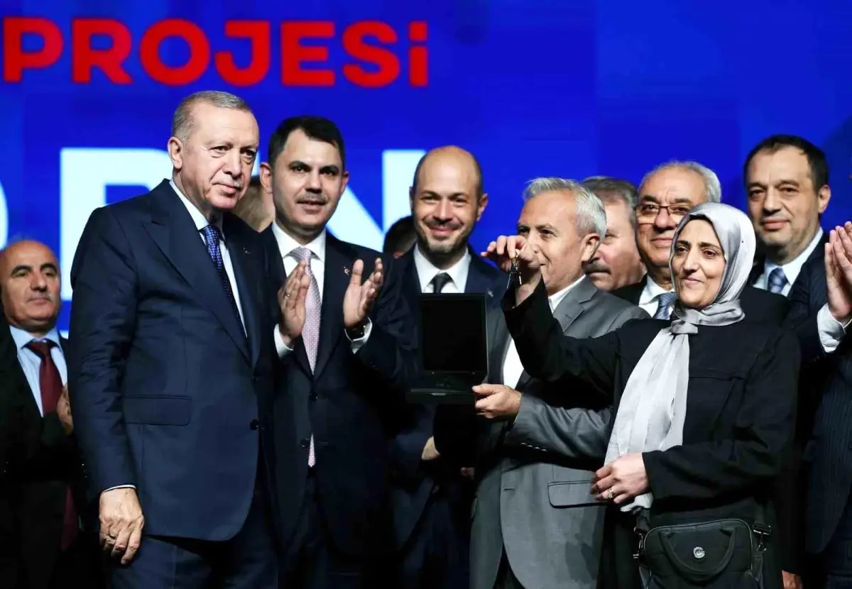 baskan albayrak ev sahibi turkiye yuzyilin konut projesi programina katildi V743j2yd.jpg