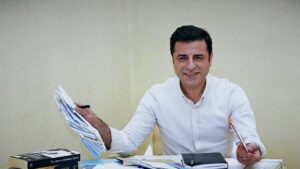 chpden selahattin demirtasa ziyaret cumhuriyetimizi demokrasiyle hukuk devletiyle ifade ozgurluguyle mutlaka yeniden bulusturacagiz IAbGsXSa.jpg