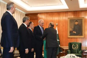 tbmm baskani numan kurtulmus pakistanda uclu parlamento toplantisina katildi yrqS3ihs.jpg