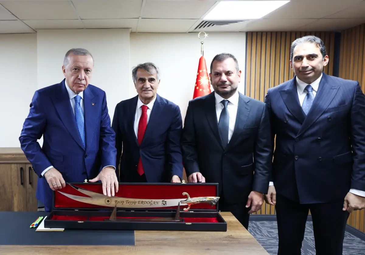 trabzonspor baskani ve efsane isimler cumhurbaskani erdogan ile bulustu khcjKLzg.jpg