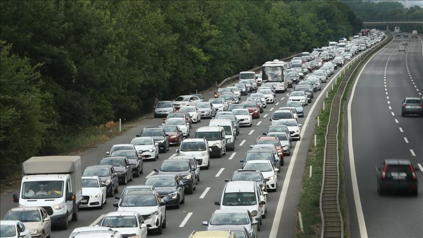 trafige eylulde 200 bine yakin aracin kaydi yapildi 63Kru31p.jpg