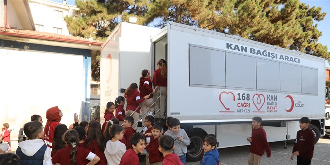 ankarada ogrenciler cagirdi veliler kan bagisina geldi e4QpeQ7Z.jpg